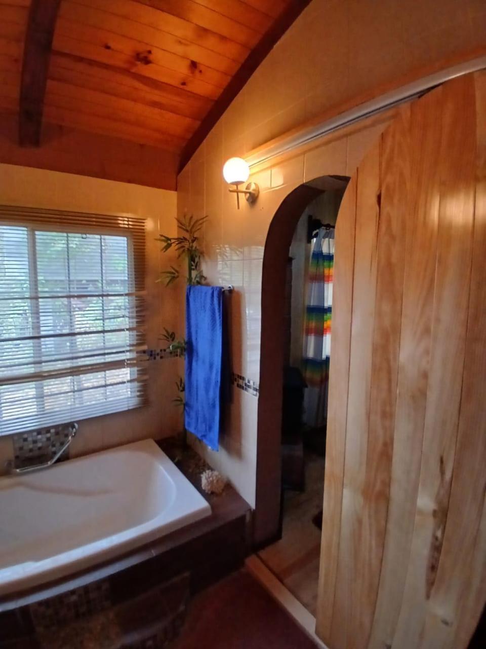 Cabana Con Banera Y Chimeneas En Puesta De Sol Эль-Пасифико Экстерьер фото
